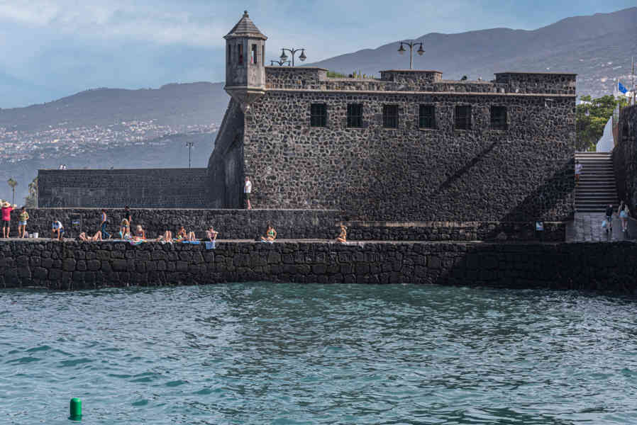 Tenerife 170 - Puerto de la Cruz - bateria de Santa Bárbara.jpg